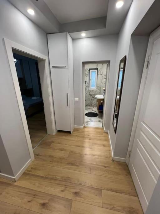 Starlight Downtown Apartment تيرانا المظهر الخارجي الصورة