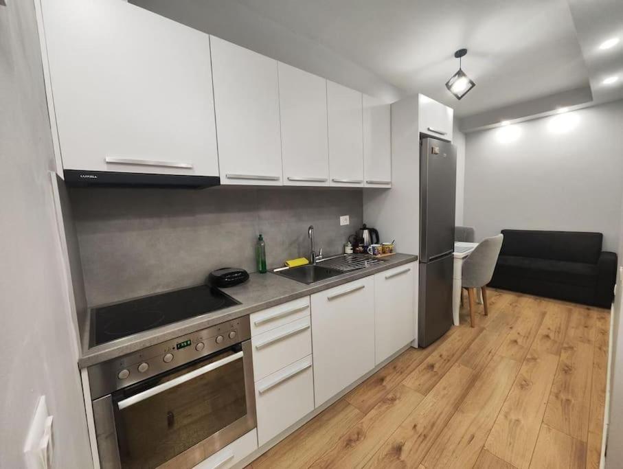Starlight Downtown Apartment تيرانا المظهر الخارجي الصورة