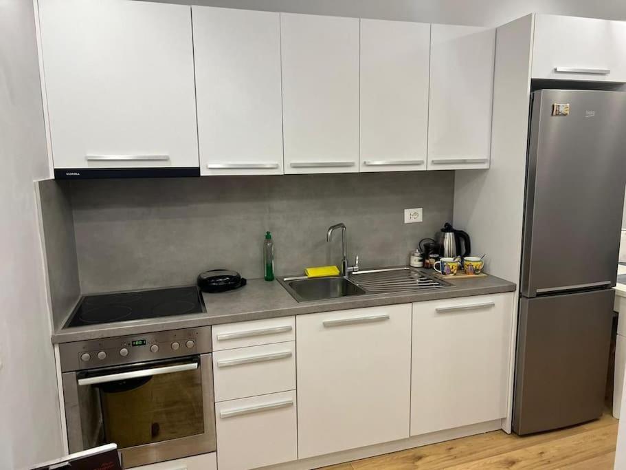 Starlight Downtown Apartment تيرانا المظهر الخارجي الصورة